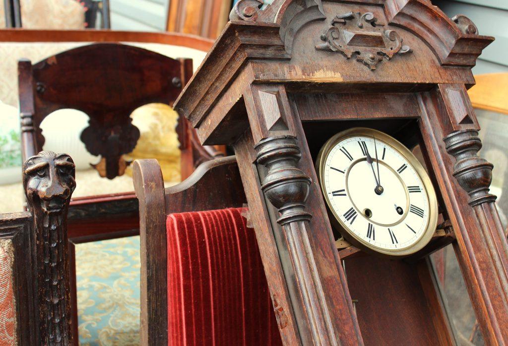 horloge ancienne en bois