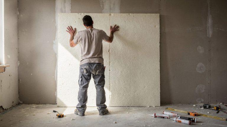 Isolation phonique mur mitoyen appartement : réduire les bruits en 7 étapes Pose d'un complexe isolant phonique sur un mur mitoyen